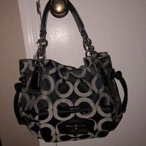 Chain-link Shoulder Signature C Black COACH Bag